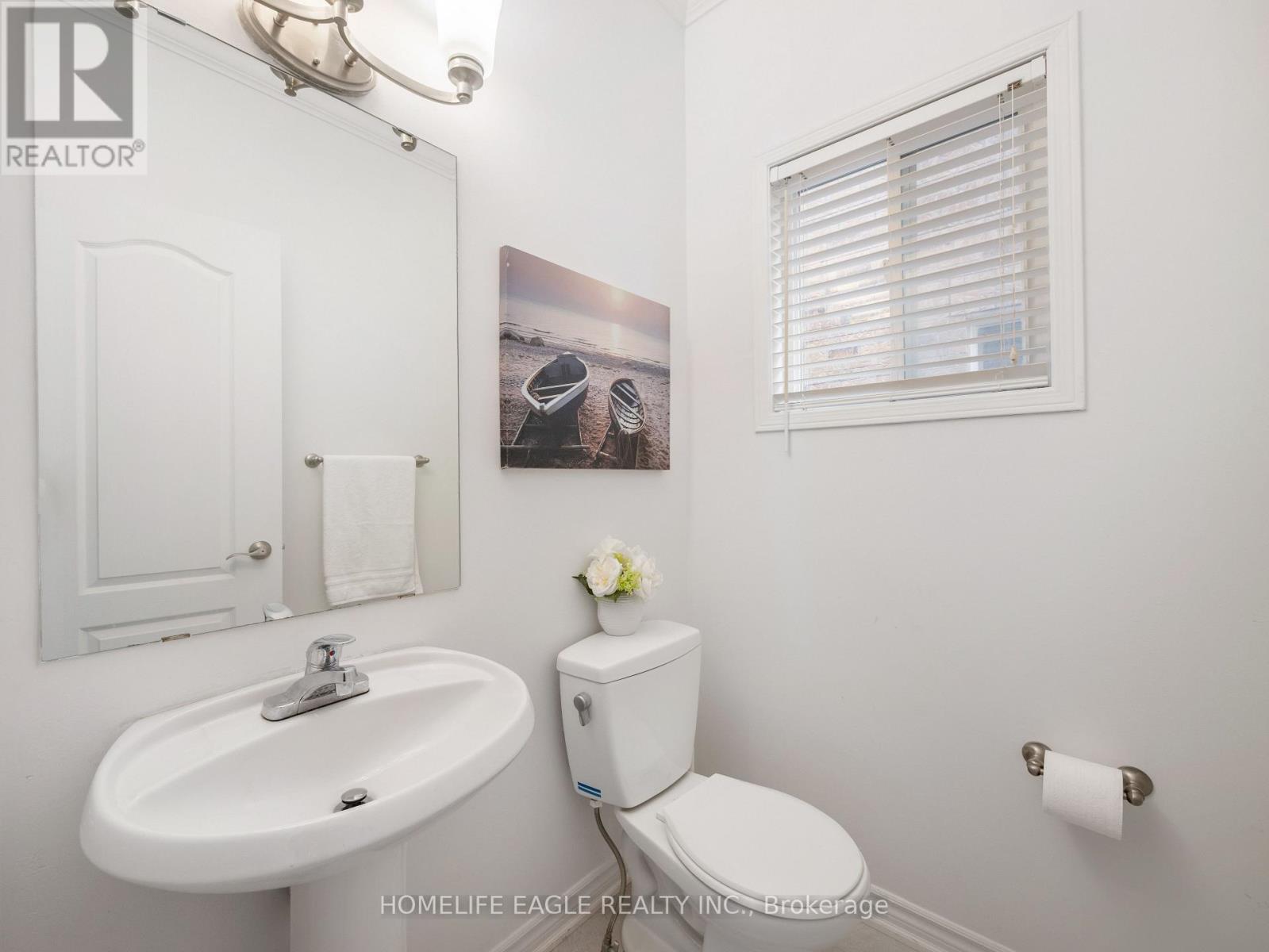 90 Barnwood Drive, Richmond Hill, Ontario  L4E 5A2 - Photo 4 - N12582408