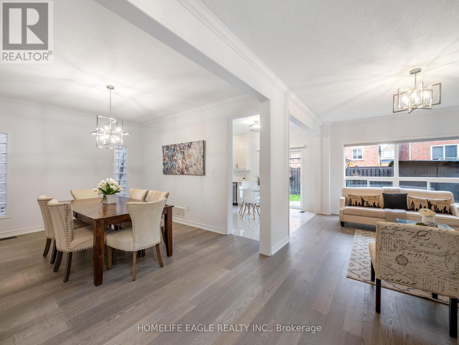 90 Barnwood Drive, Richmond Hill, Ontario  L4E 5A2 - Photo 6 - N12582408