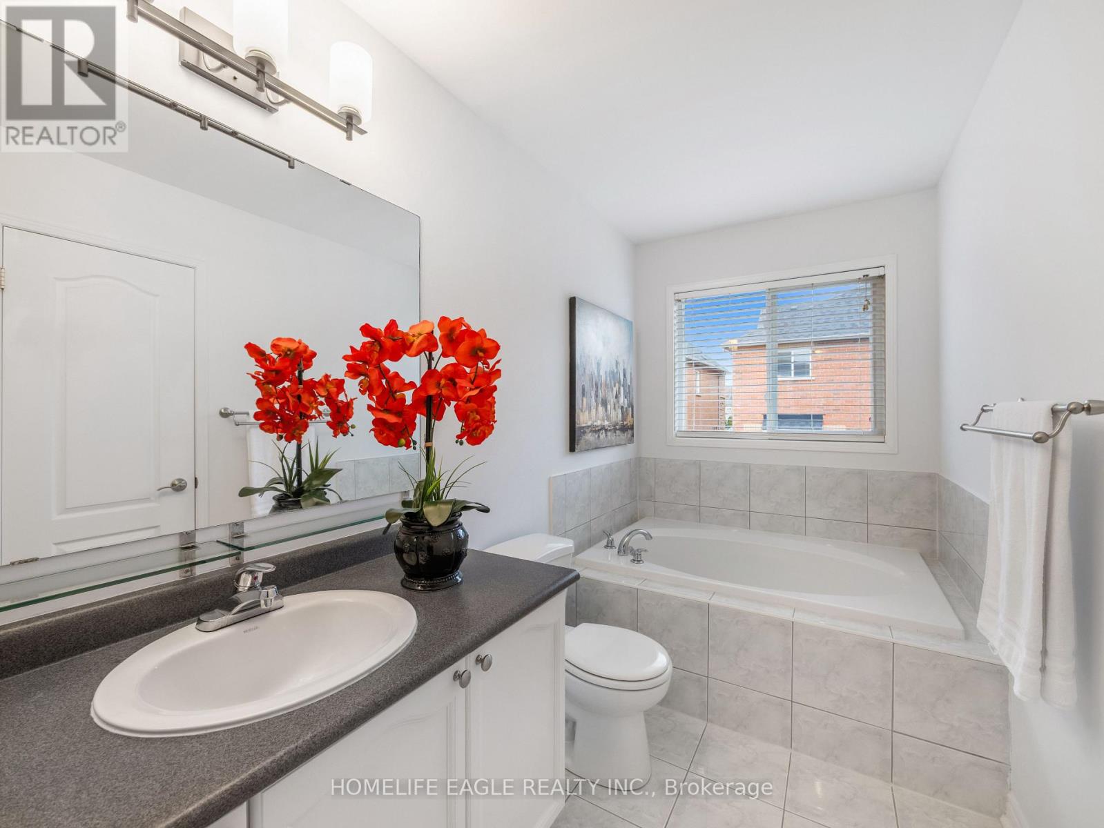 90 Barnwood Drive, Richmond Hill, Ontario  L4E 5A2 - Photo 18 - N12582408