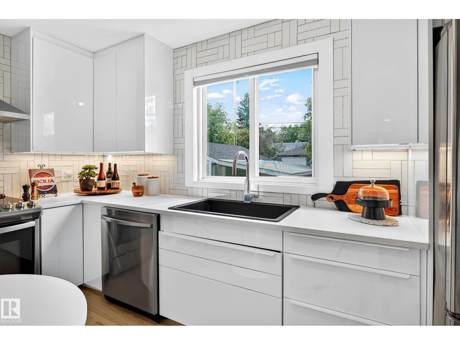 10507 69 Av Nw, Edmonton, Alberta  T6H 2C5 - Photo 3 - E4452712