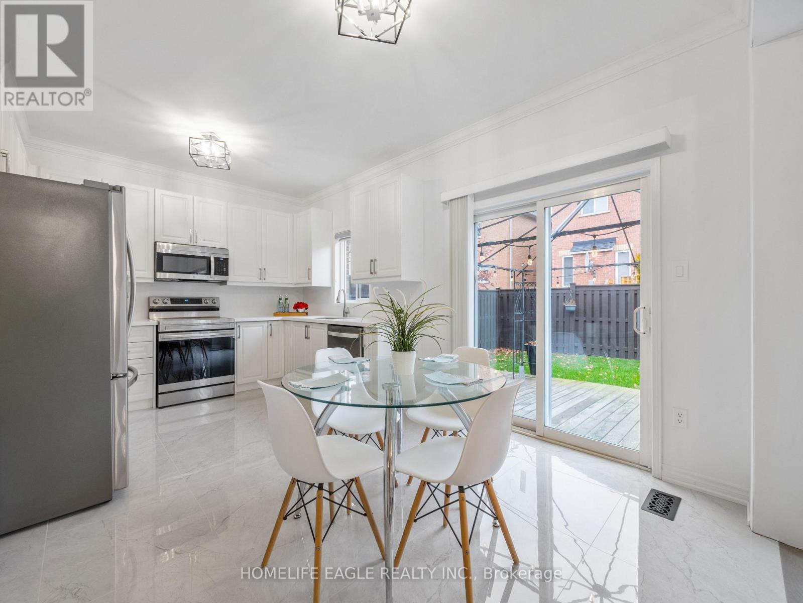 90 Barnwood Drive, Richmond Hill, Ontario  L4E 5A2 - Photo 12 - N12582408