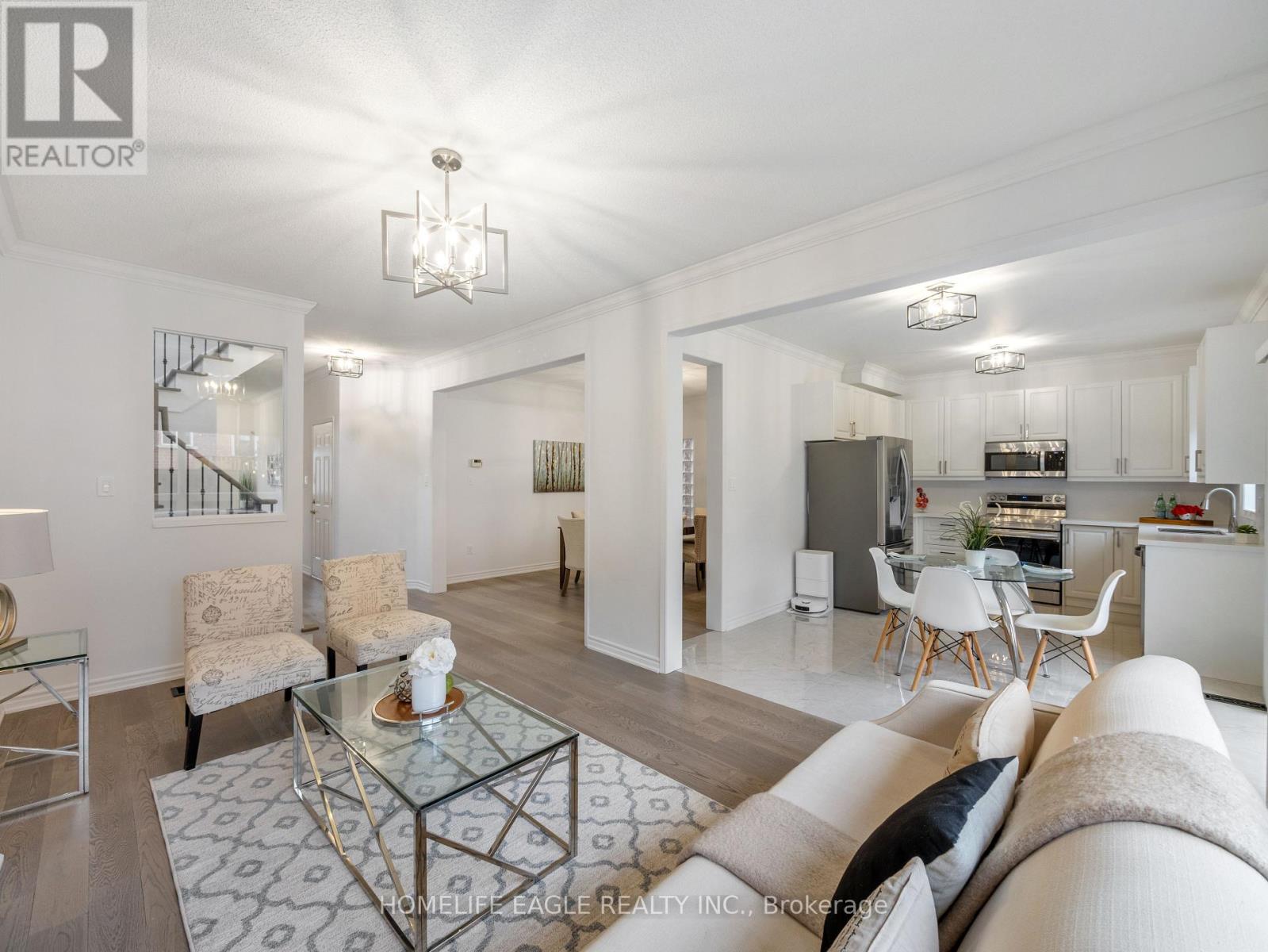 90 Barnwood Drive, Richmond Hill, Ontario  L4E 5A2 - Photo 9 - N12582408