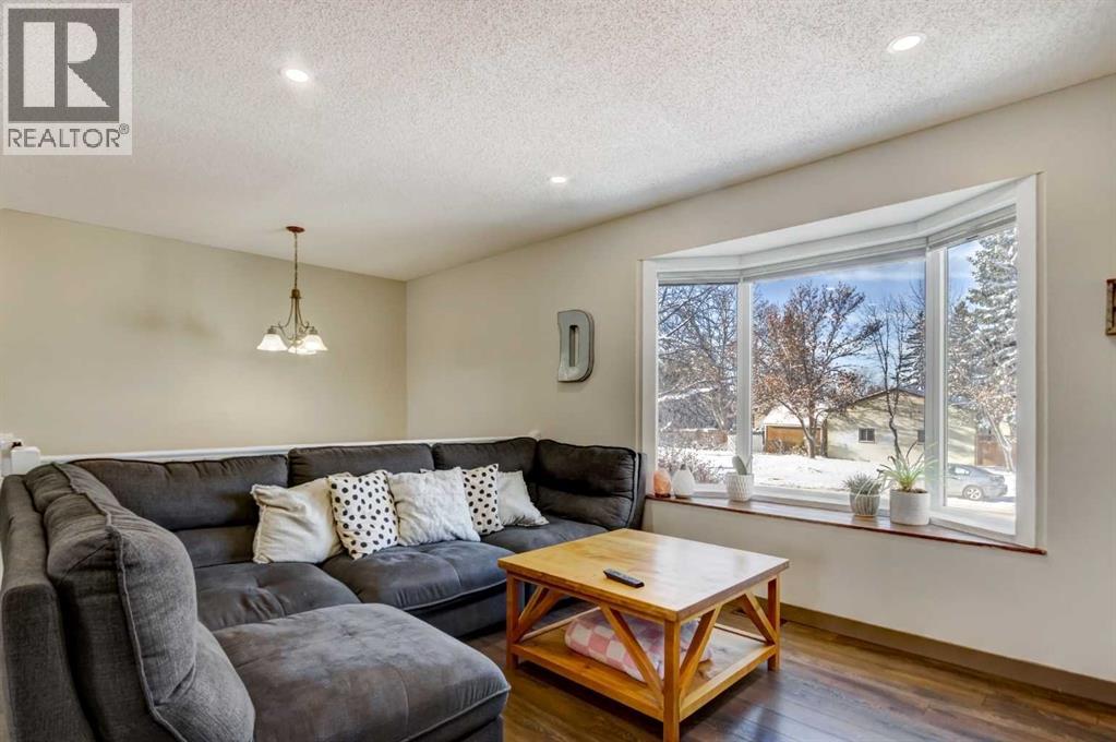 105 Maplewood Drive, Strathmore, Alberta  T1P 1E9 - Photo 3 - A2271940