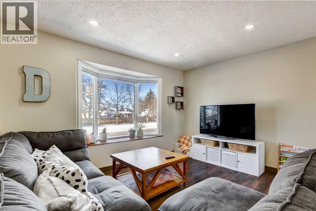 105 Maplewood Drive, Strathmore, Alberta  T1P 1E9 - Photo 2 - A2271940