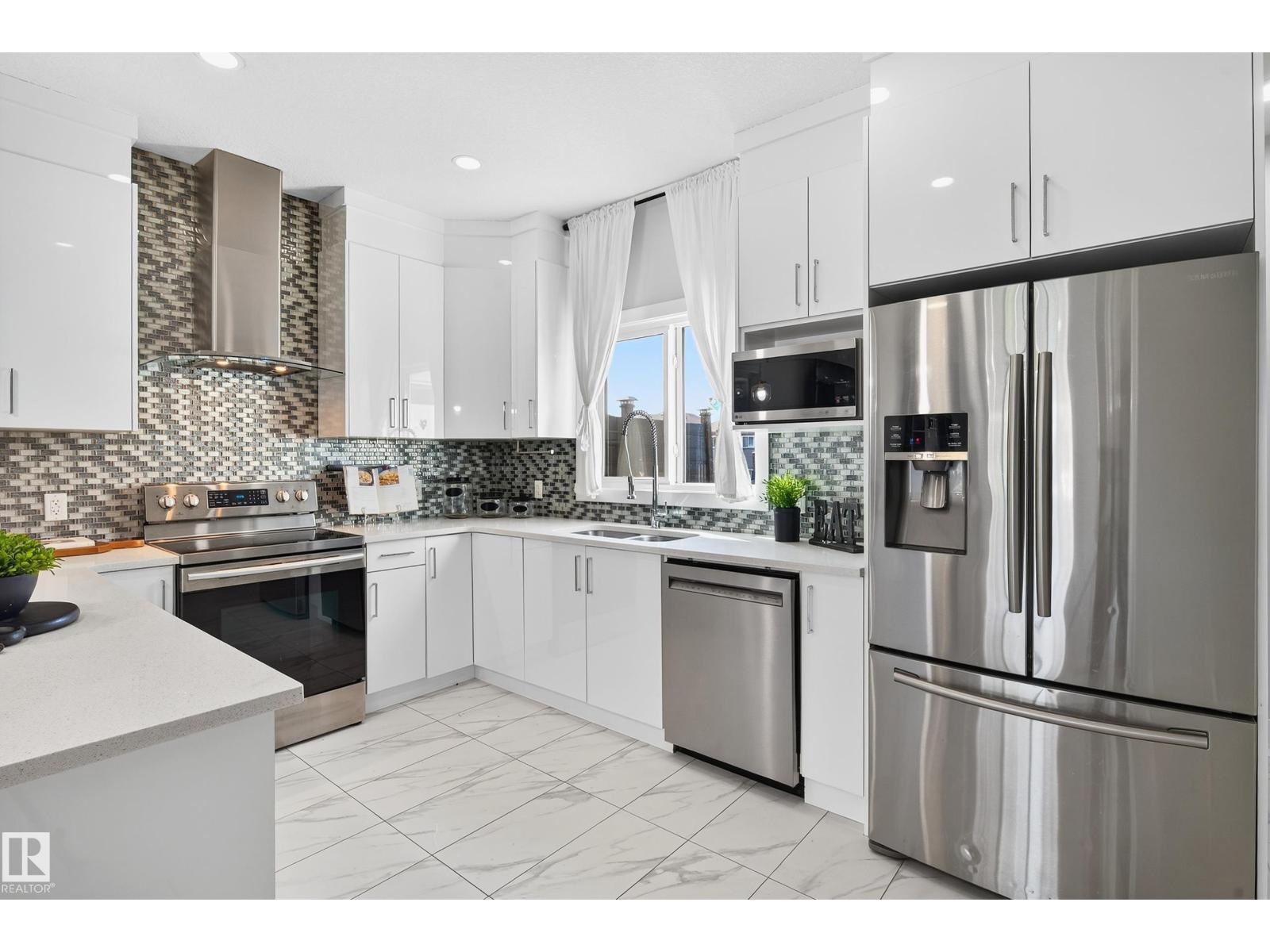 4710 35 St, Beaumont, Alberta  T4X 2Y4 - Photo 2 - E4459198