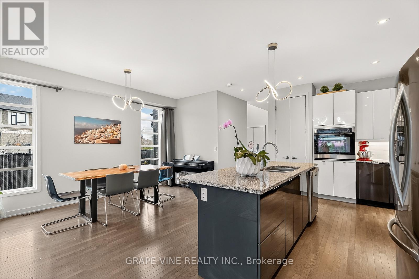 145 Larimar Circle, Ottawa, Ontario K1X 0B6 - Photo 11 - X12583696