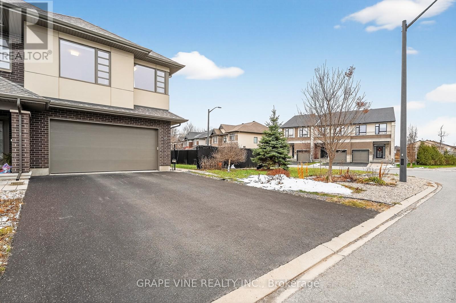 145 Larimar Circle, Ottawa, Ontario K1X 0B6 - Photo 2 - X12583696