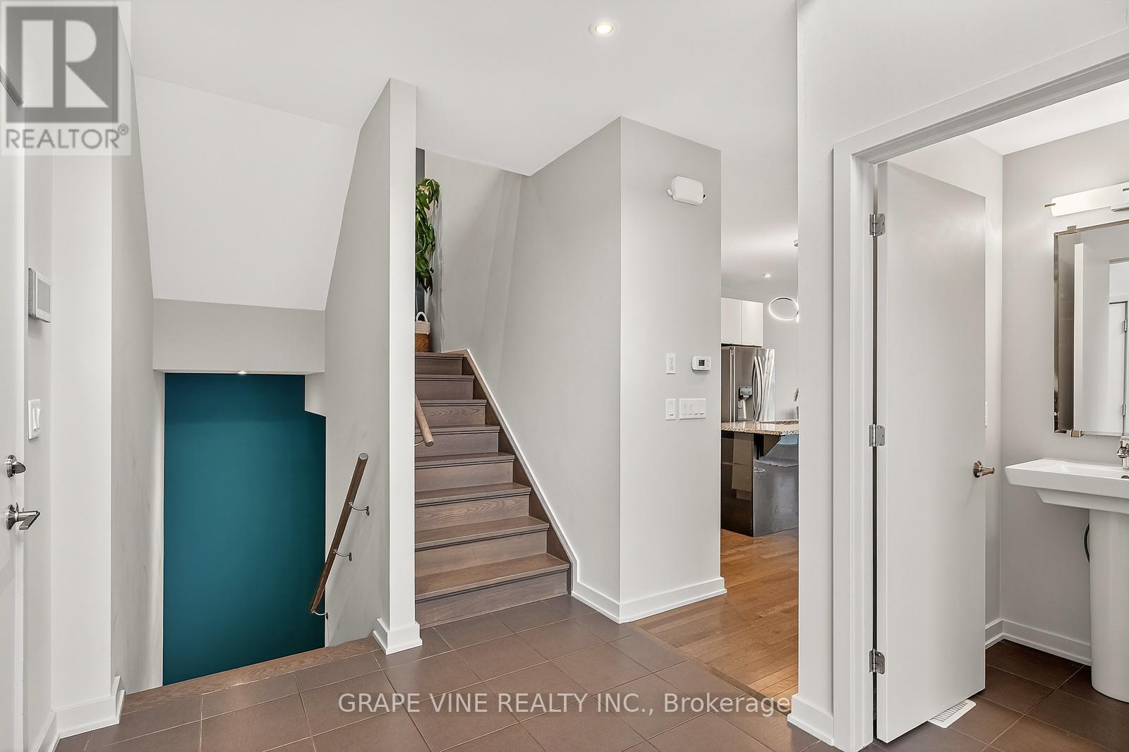 145 Larimar Circle, Ottawa, Ontario K1X 0B6 - Photo 5 - X12583696