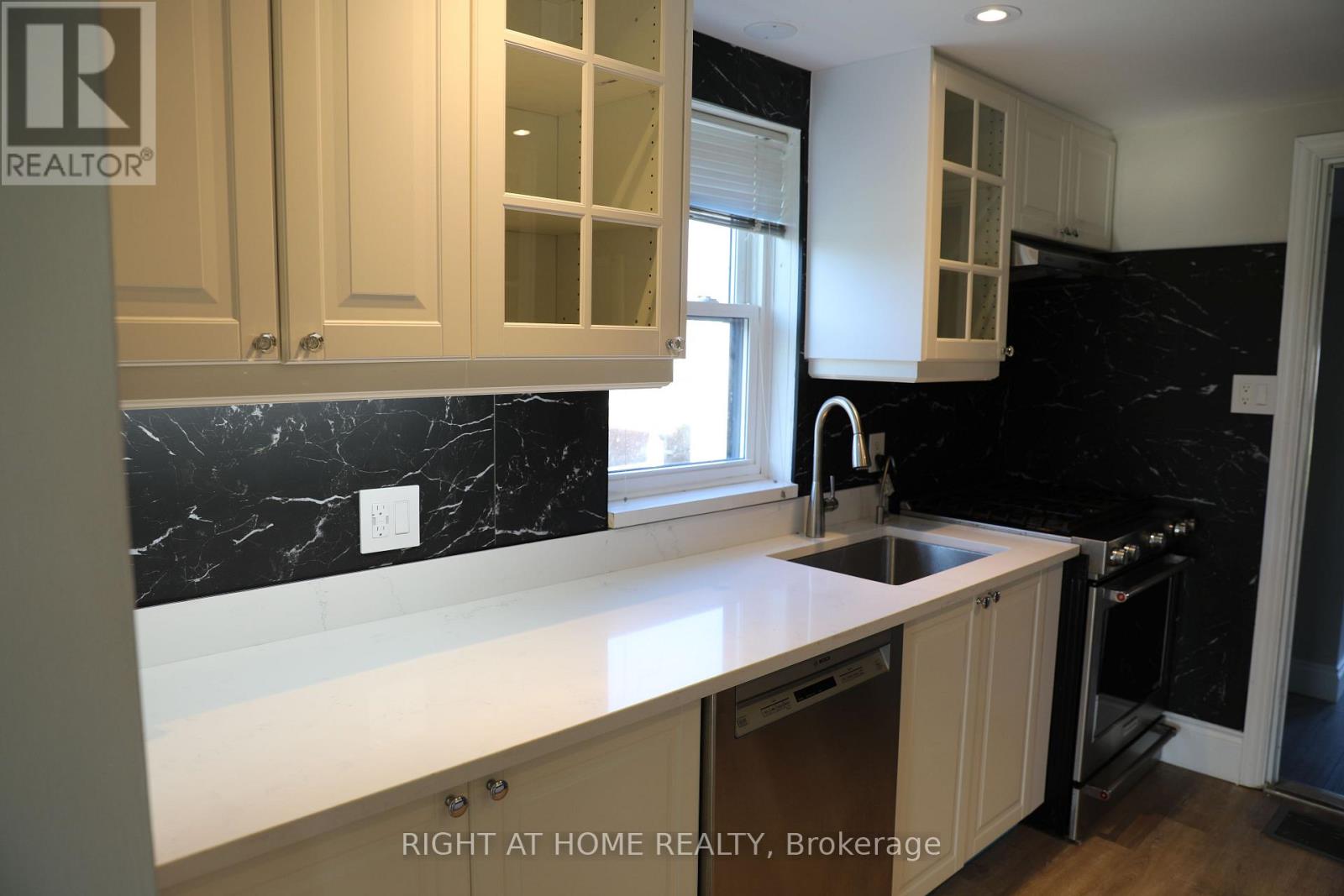 876 Queenston Road, Niagara-On-The-Lake, Ontario  L0S 1J0 - Photo 12 - X12583564