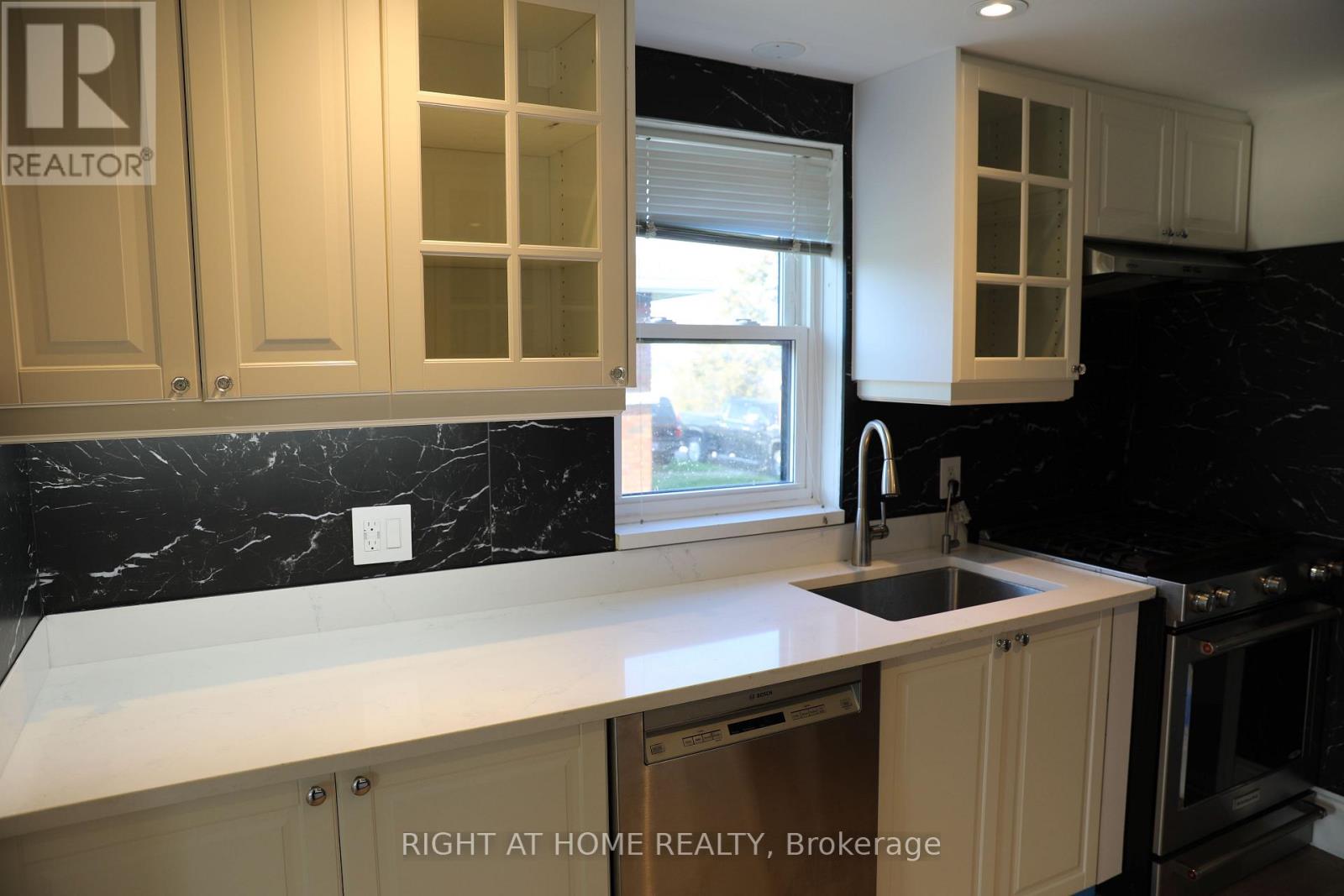 876 Queenston Road, Niagara-On-The-Lake, Ontario  L0S 1J0 - Photo 13 - X12583564