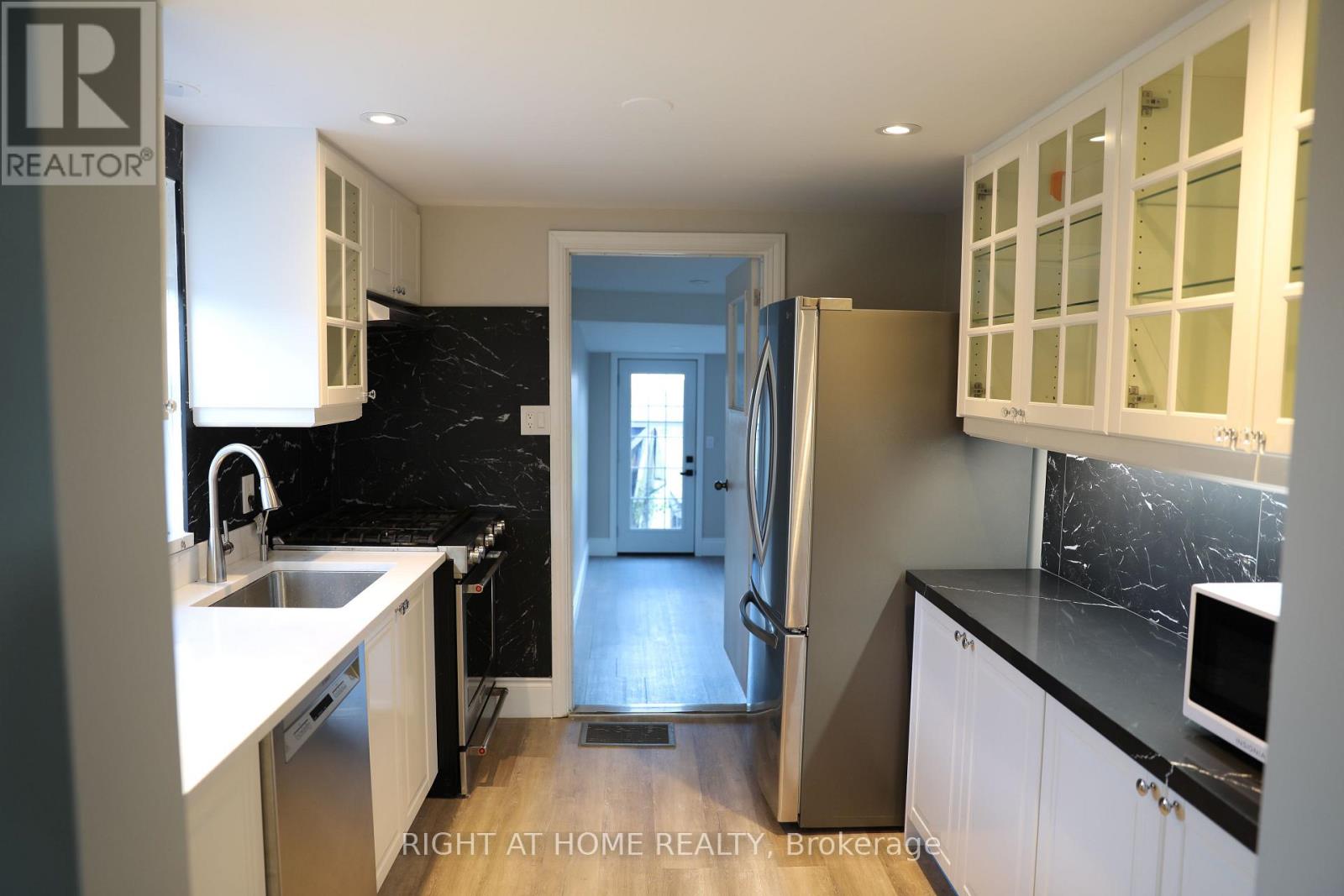 876 Queenston Road, Niagara-On-The-Lake, Ontario  L0S 1J0 - Photo 15 - X12583564