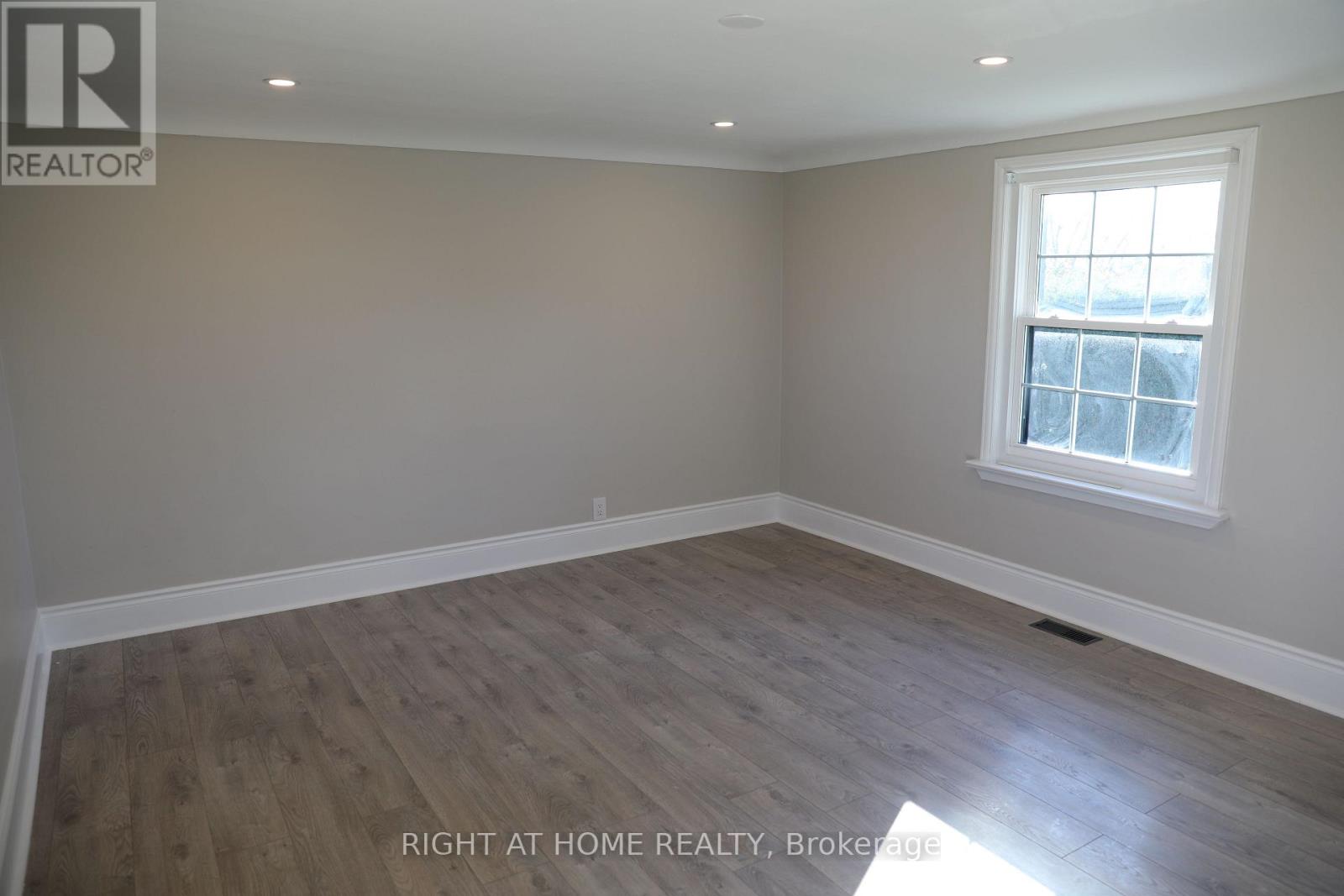 876 Queenston Road, Niagara-On-The-Lake, Ontario  L0S 1J0 - Photo 16 - X12583564