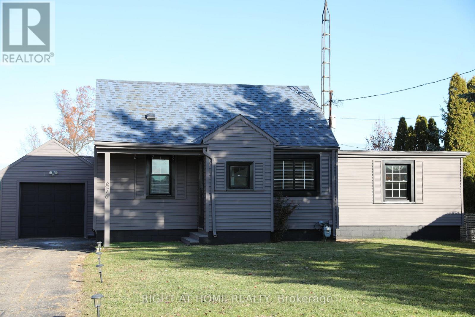 876 Queenston Road, Niagara-On-The-Lake, Ontario  L0S 1J0 - Photo 2 - X12583564