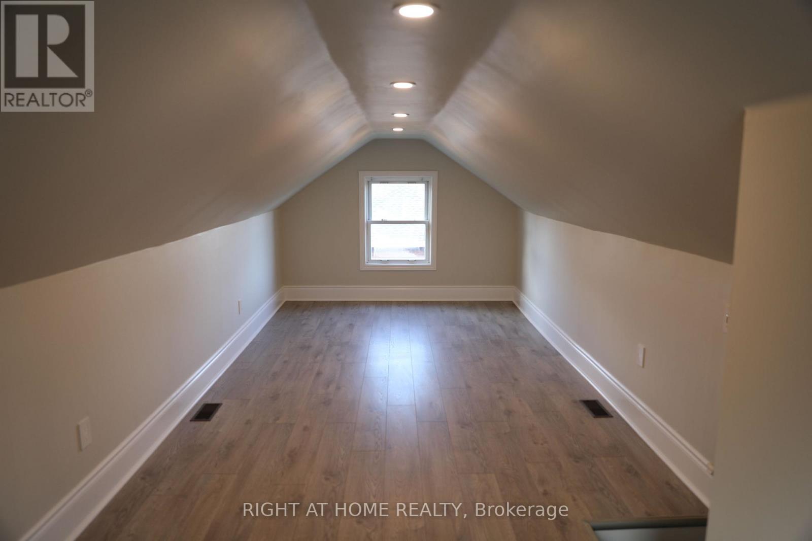 876 Queenston Road, Niagara-On-The-Lake, Ontario  L0S 1J0 - Photo 22 - X12583564