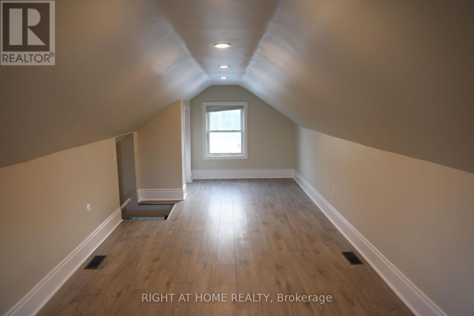 876 Queenston Road, Niagara-On-The-Lake, Ontario  L0S 1J0 - Photo 23 - X12583564