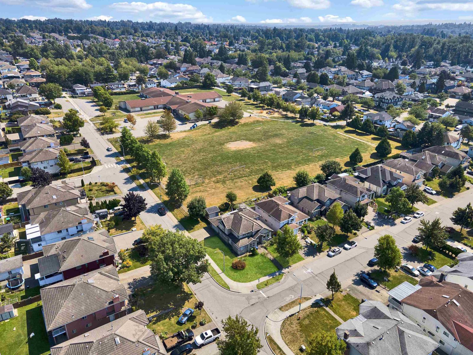 9086 137a Street, Surrey, British Columbia  V3V 7N6 - Photo 5 - R3070746