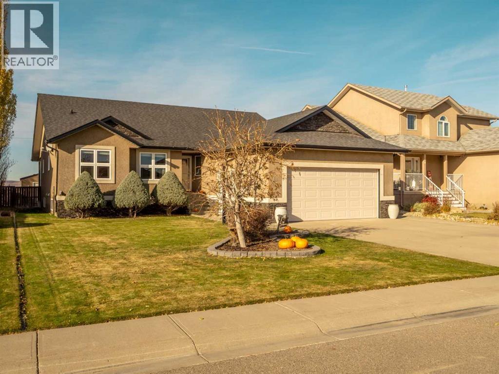 11 Link Spur, Claresholm, Alberta  T0L 0T0 - Photo 1 - A2271208