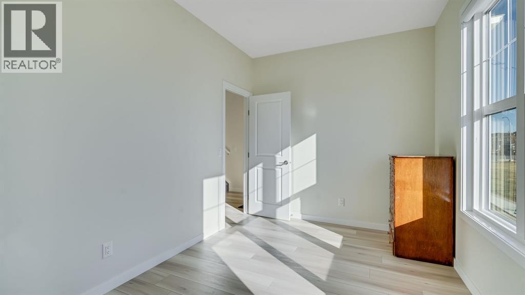 18 Amblehurst Path Nw, Calgary, Alberta  T3P 1W8 - Photo 4 - A2264041