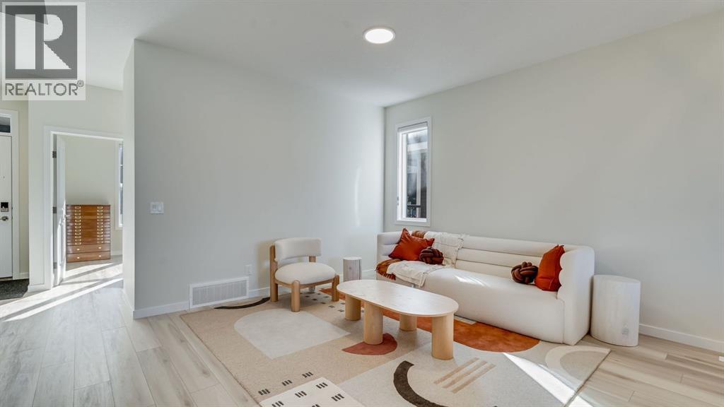 18 Amblehurst Path Nw, Calgary, Alberta  T3P 1W8 - Photo 6 - A2264041