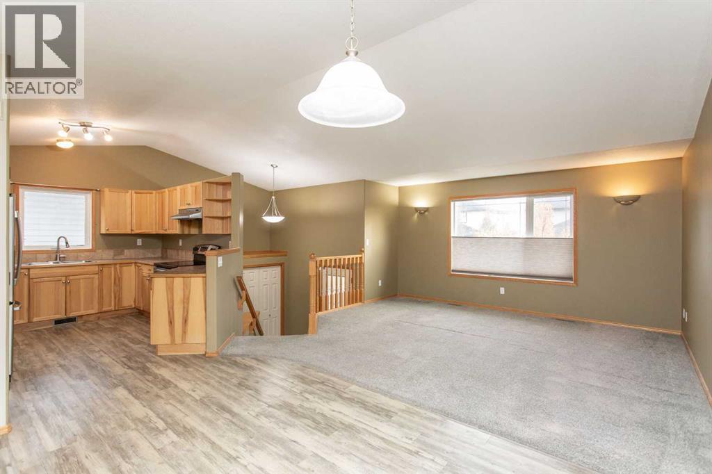 24 Lanterman Close, Red Deer, Alberta  T4R 3K3 - Photo 2 - A2269242