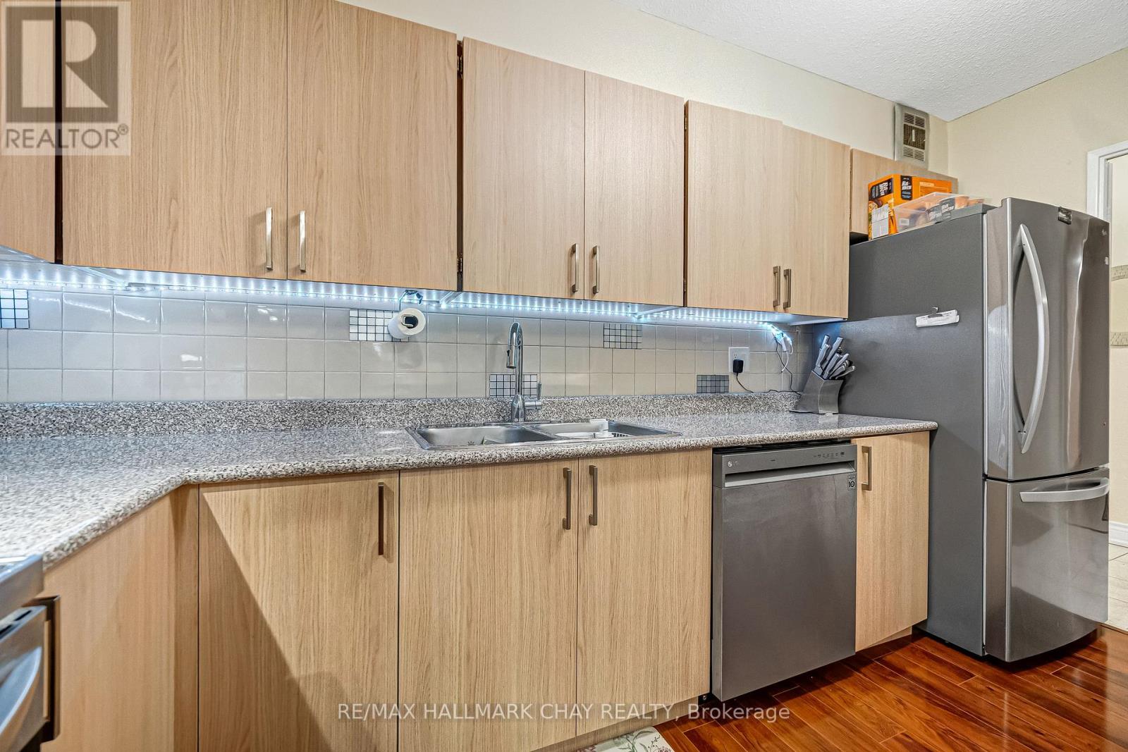 409 - 75 Emmett Avenue, Toronto, Ontario  M6M 5A7 - Photo 17 - W12583666