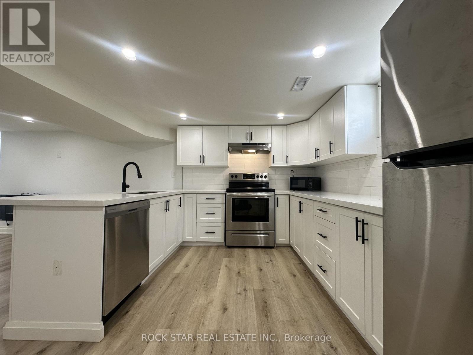 175 East 5th Street, Hamilton, Ontario  L9A 2Z7 - Photo 4 - X12583648