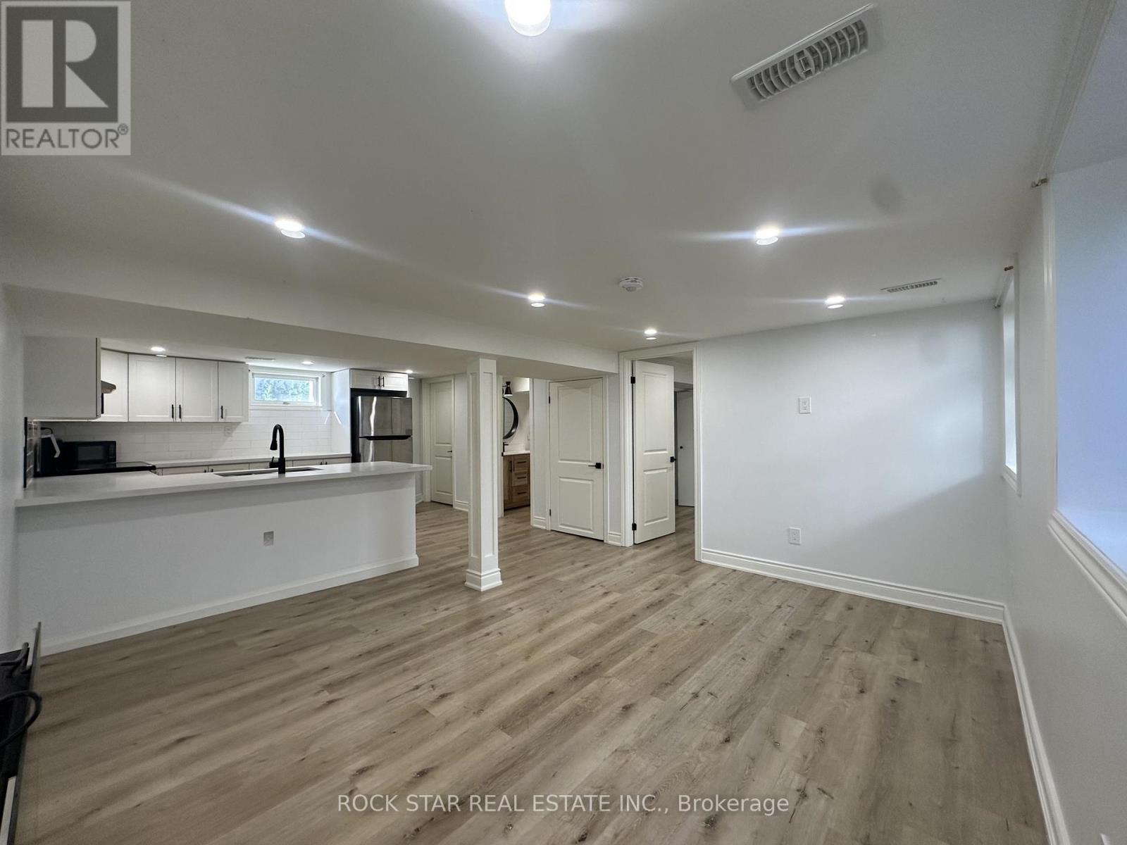 175 East 5th Street, Hamilton, Ontario  L9A 2Z7 - Photo 5 - X12583648