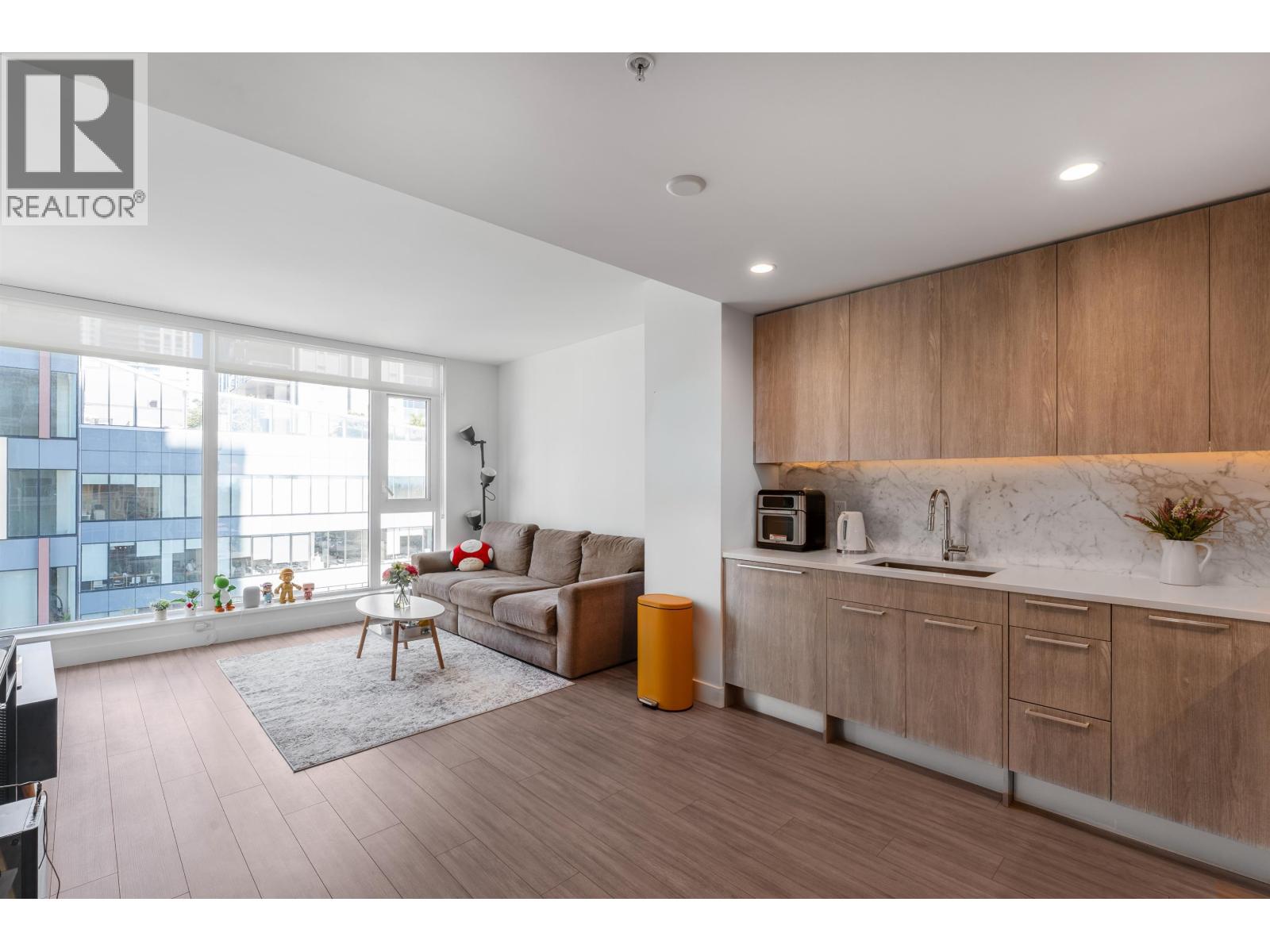 807 6398 Silver Avenue, Burnaby, British Columbia  V5H 0K7 - Photo 2 - R3070767