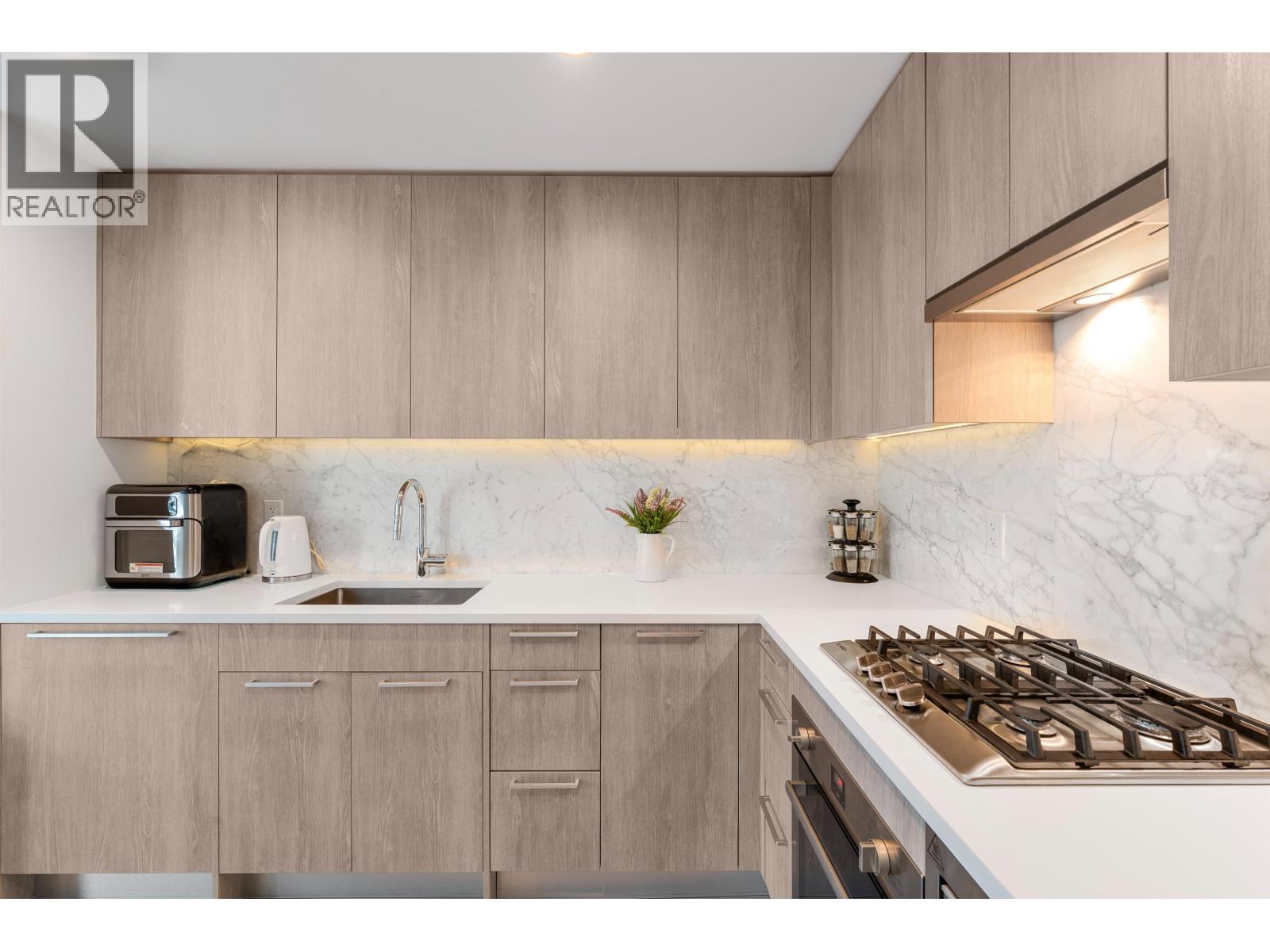 807 6398 Silver Avenue, Burnaby, British Columbia  V5H 0K7 - Photo 3 - R3070767