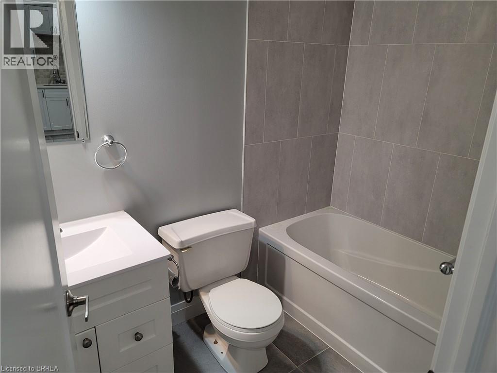 427 Colborne Street, Brantford, Ontario  N3S 3N5 - Photo 4 - 40791074