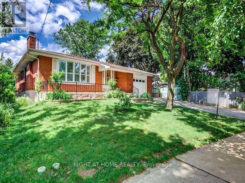 18 MINNOWBURN STREET, Toronto, Ontario