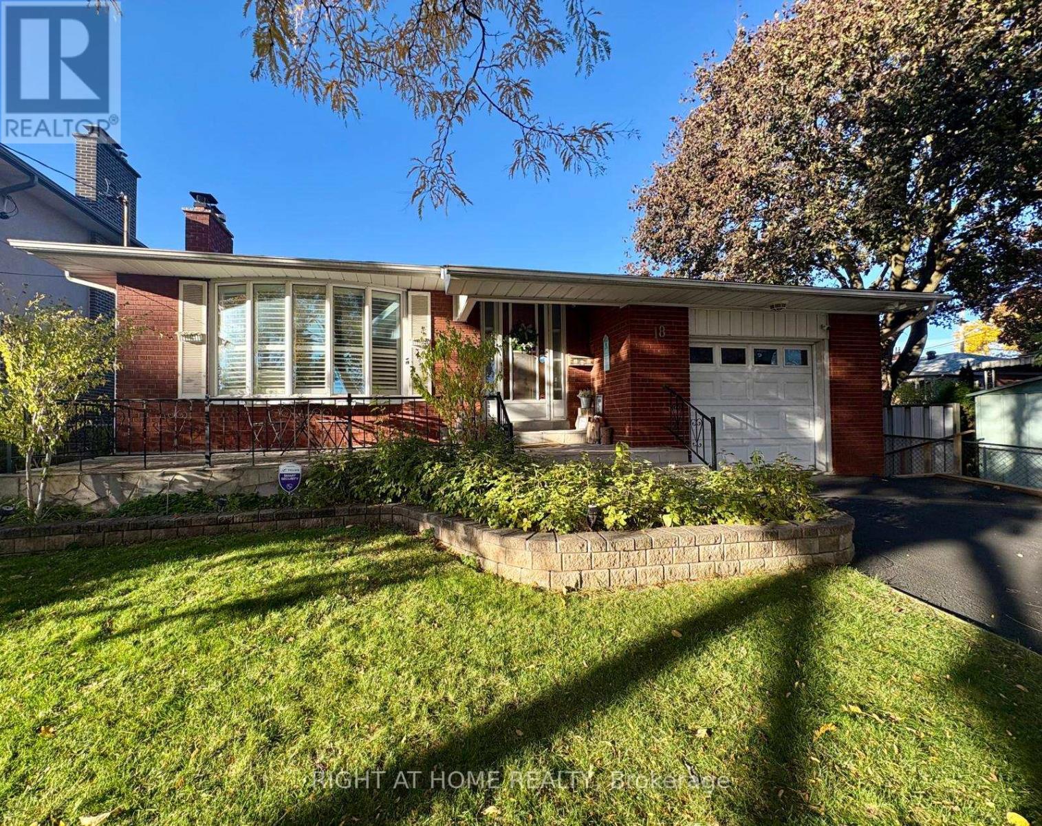 18 Minnowburn Street, Toronto, Ontario  M1T 1Y8 - Photo 3 - E12583718