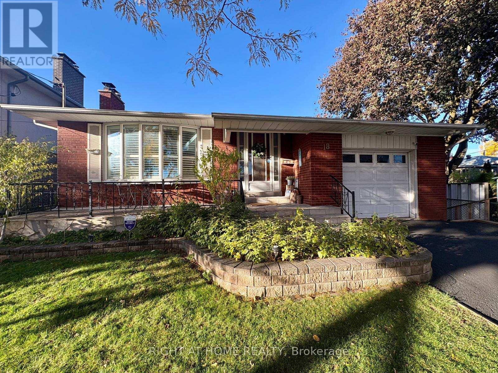 18 Minnowburn Street, Toronto, Ontario  M1T 1Y8 - Photo 4 - E12583718