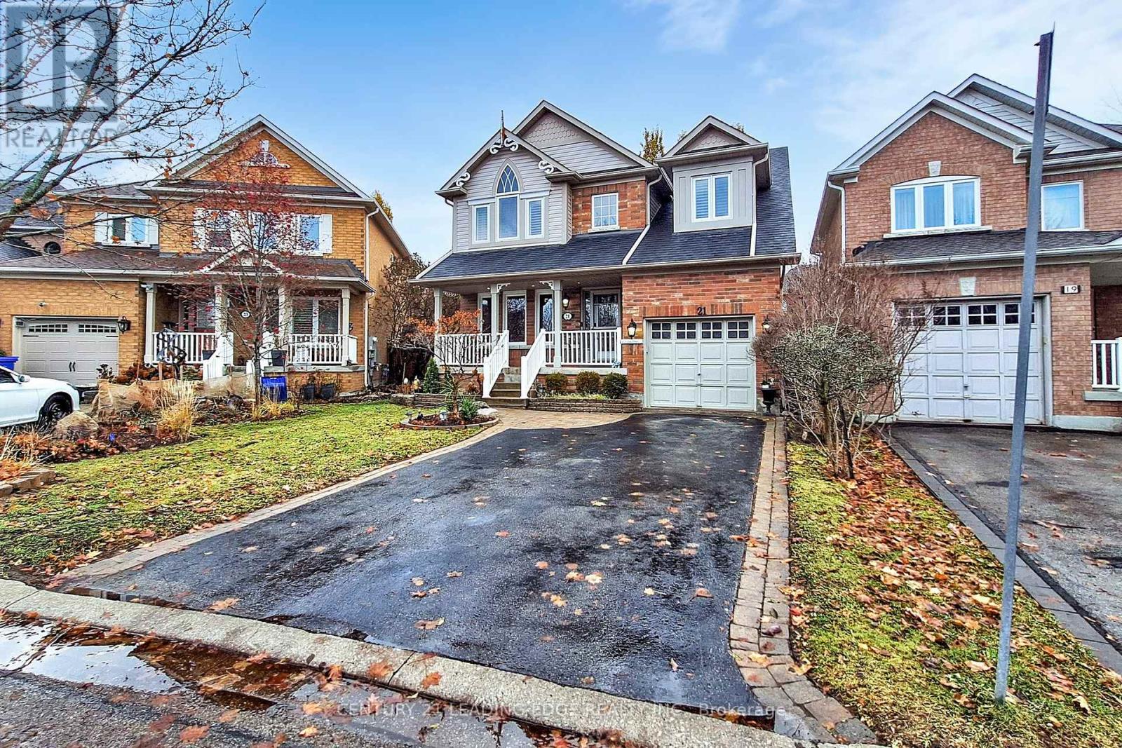 21 WATKINS GLEN CRESCENT, Aurora, Ontario