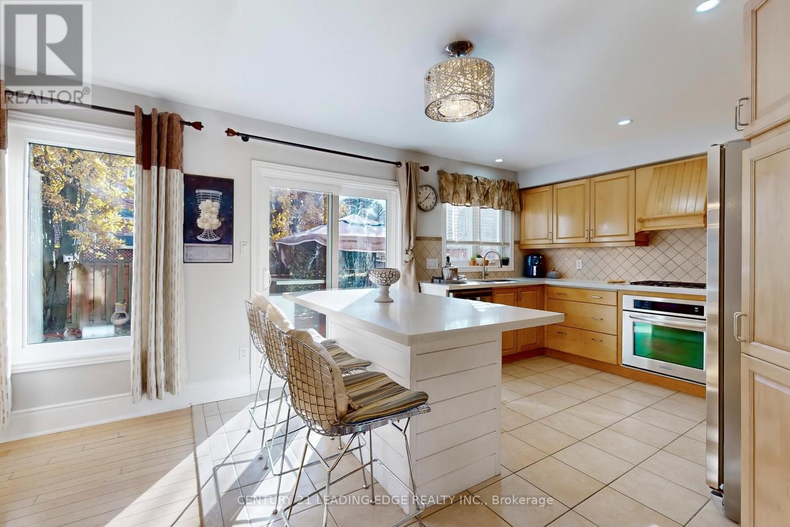 21 Watkins Glen Crescent, Aurora, Ontario  L3G 7P3 - Photo 11 - N12583704