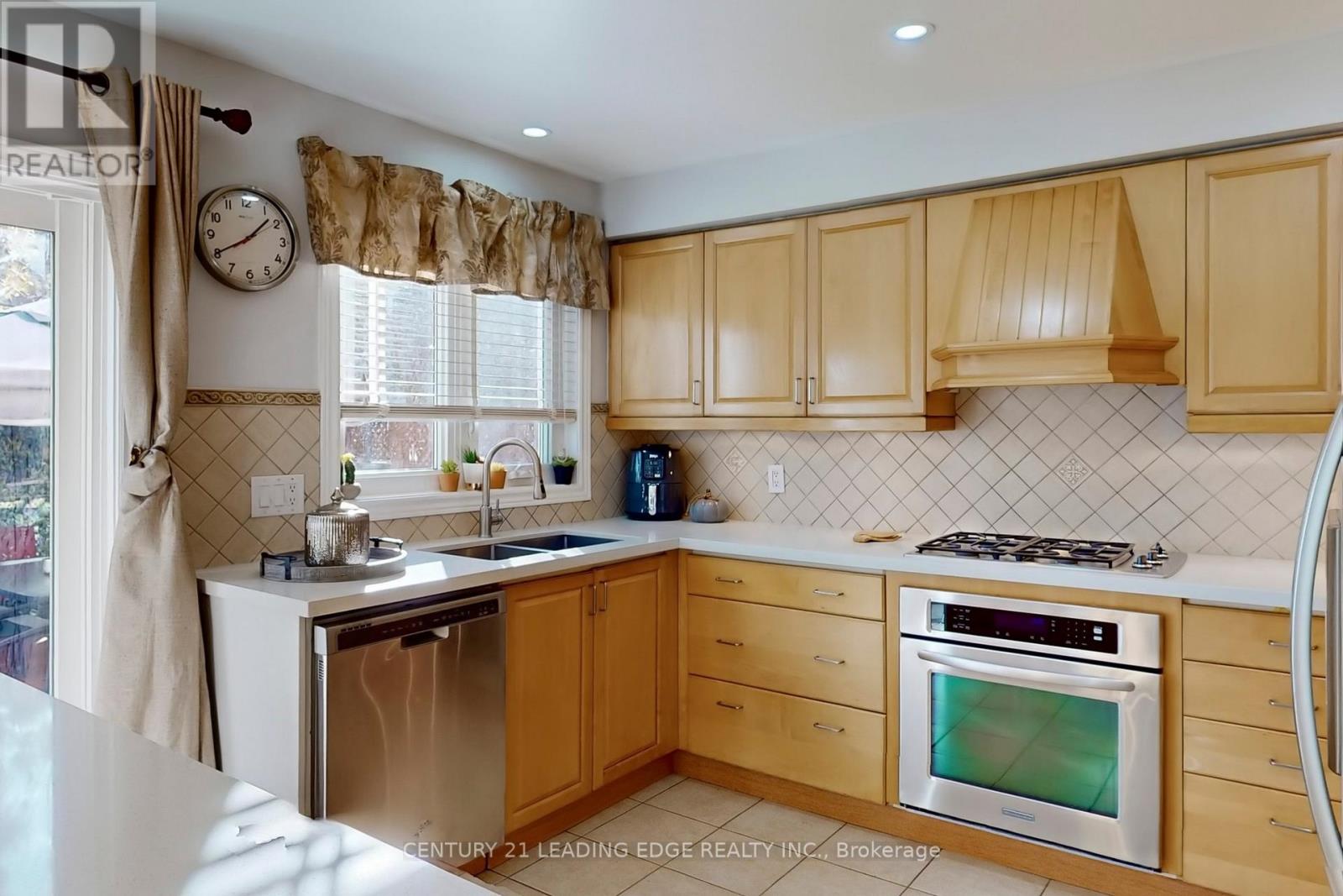 21 Watkins Glen Crescent, Aurora, Ontario  L3G 7P3 - Photo 12 - N12583704