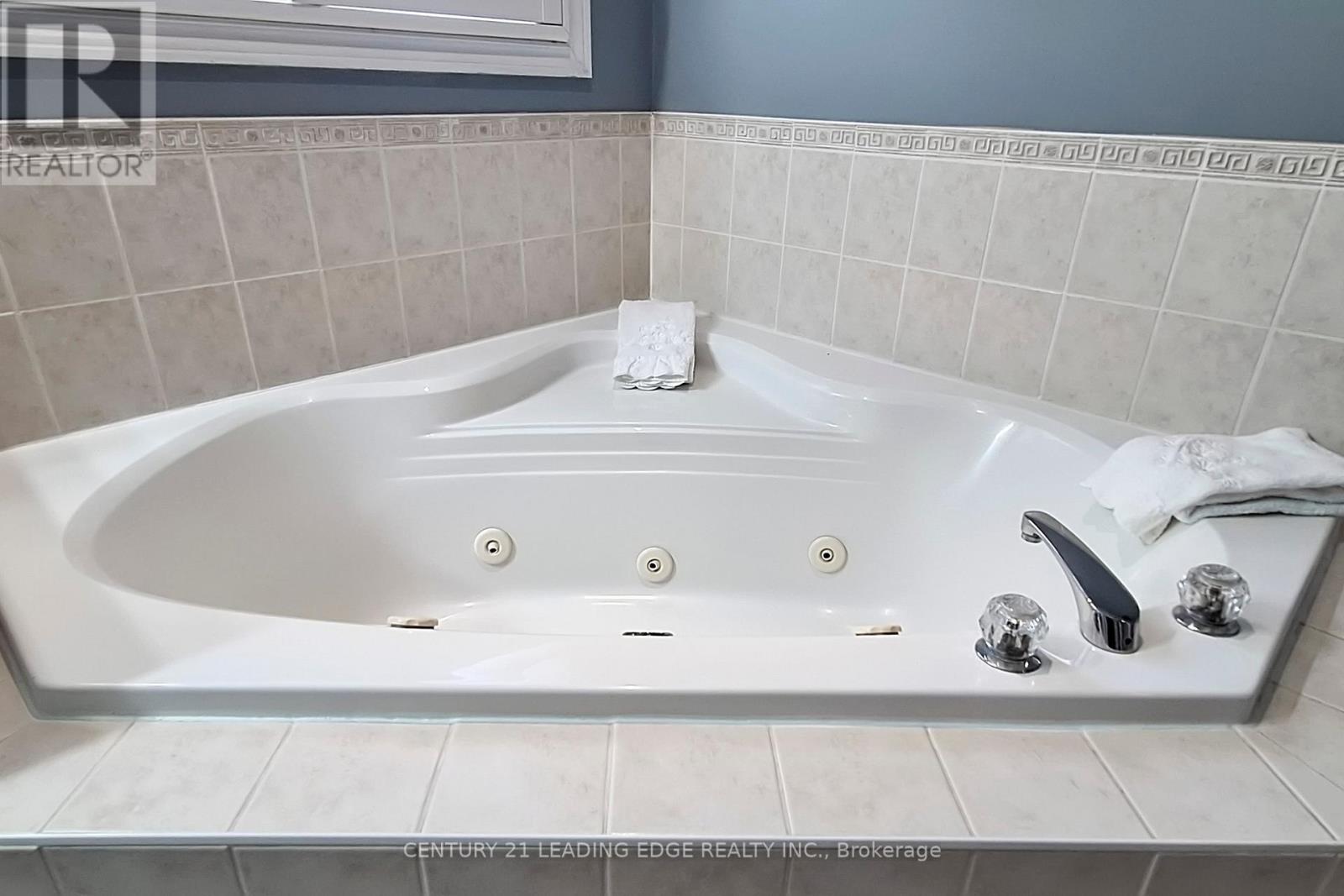 21 Watkins Glen Crescent, Aurora, Ontario  L3G 7P3 - Photo 24 - N12583704