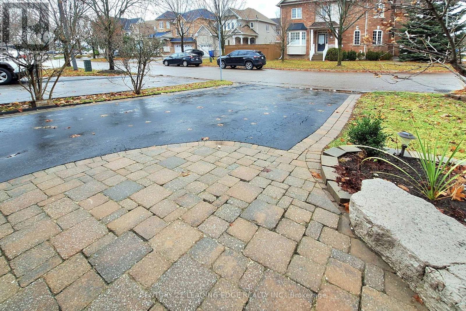 21 Watkins Glen Crescent, Aurora, Ontario  L3G 7P3 - Photo 3 - N12583704