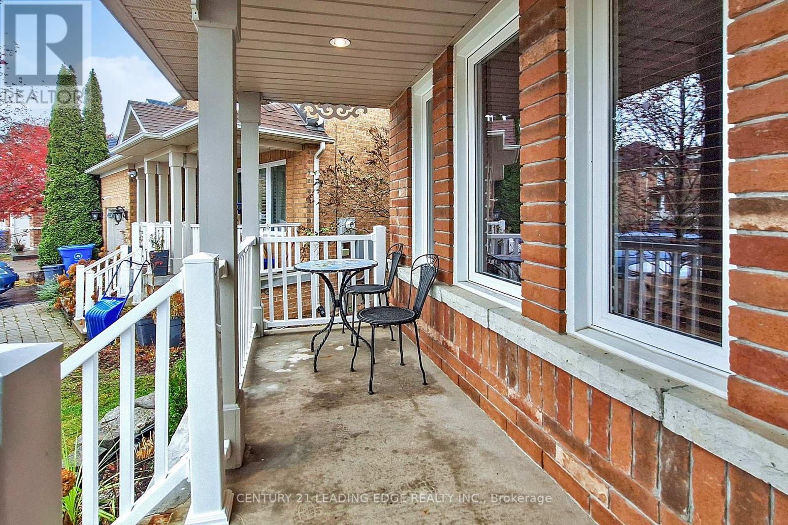 21 Watkins Glen Crescent, Aurora, Ontario  L3G 7P3 - Photo 5 - N12583704