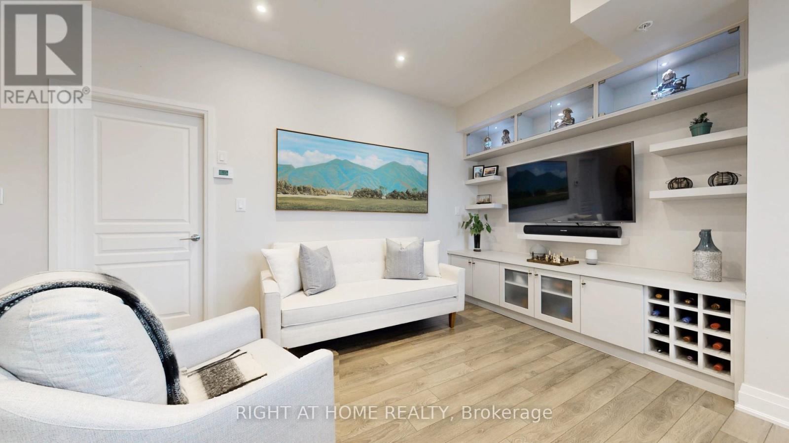 419 - 128 Garden Drive, Oakville, Ontario  L6K 2W5 - Photo 11 - W12583728