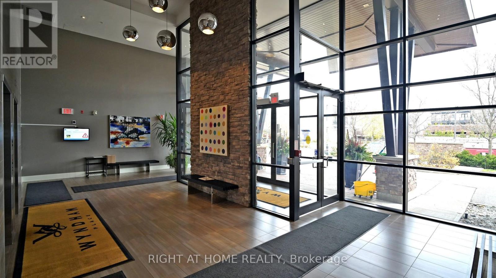 419 - 128 Garden Drive, Oakville, Ontario  L6K 2W5 - Photo 6 - W12583728