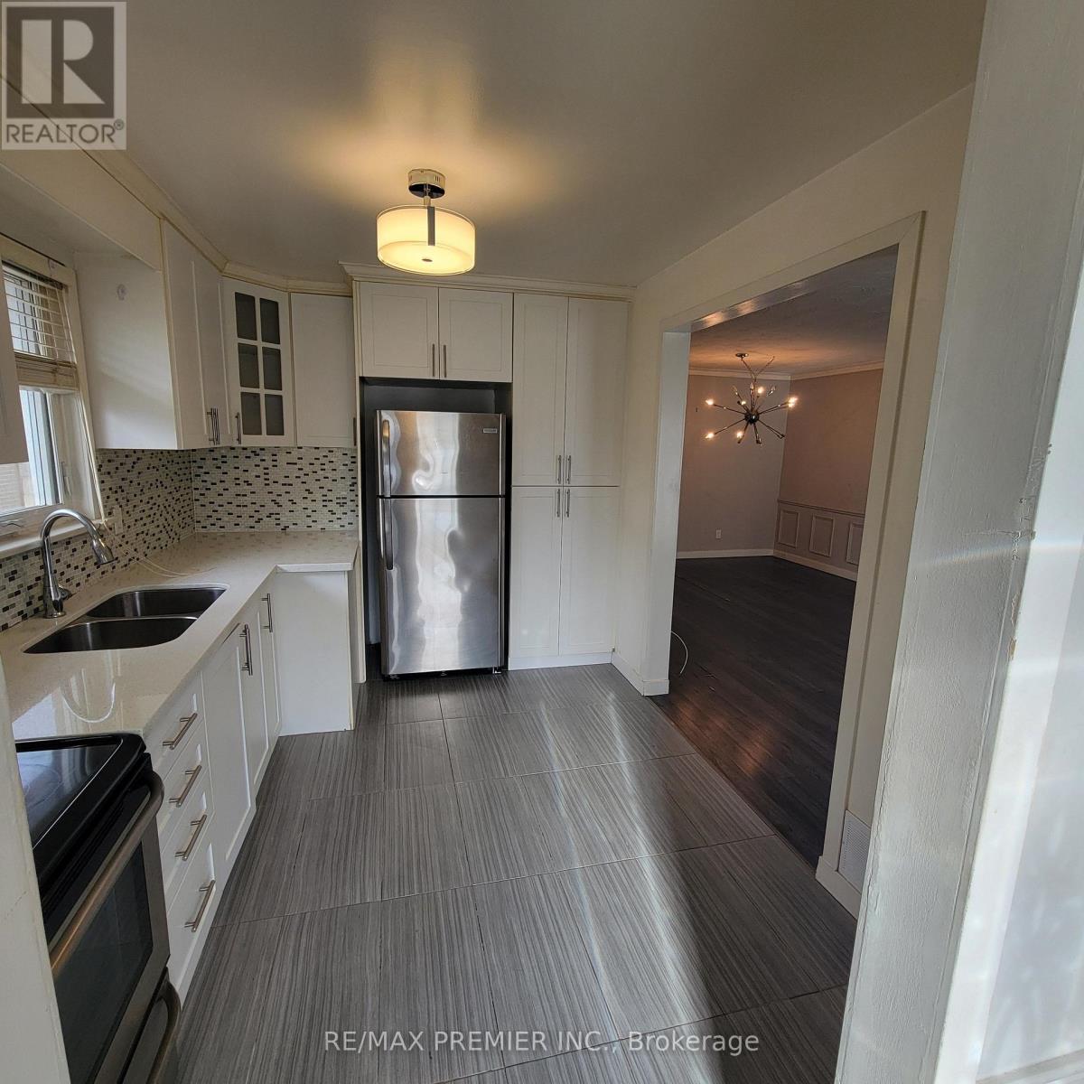 20 Heavitree Drive, Toronto (Downsview-Roding-Cfb), Ontario  M3L 1K6 - Photo 10 - W12583738