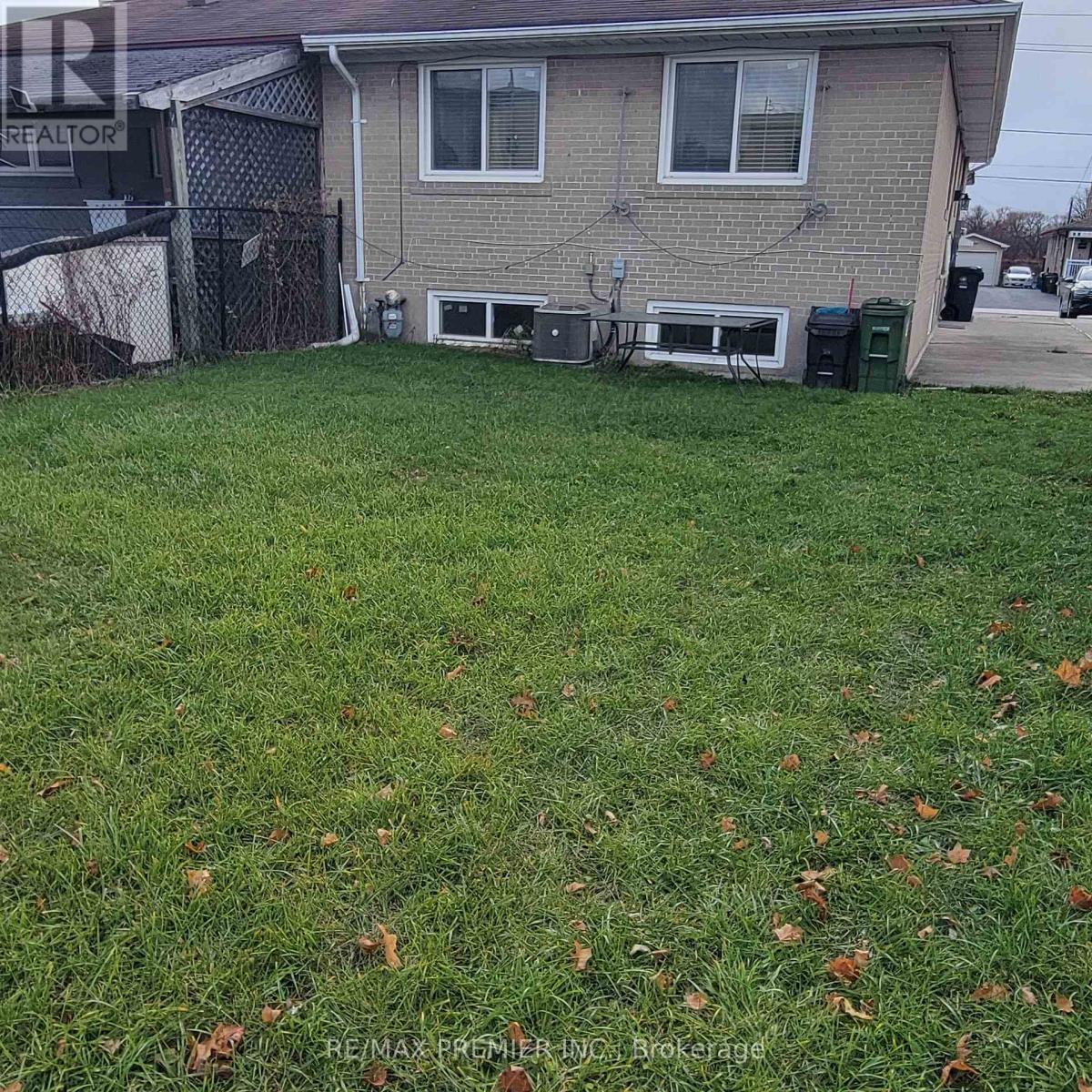 20 Heavitree Drive, Toronto, Ontario  M3L 1K6 - Photo 19 - W12583738