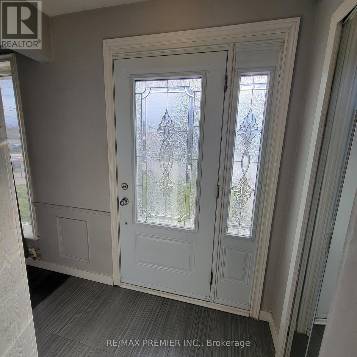 20 Heavitree Drive, Toronto (Downsview-Roding-Cfb), Ontario  M3L 1K6 - Photo 4 - W12583738