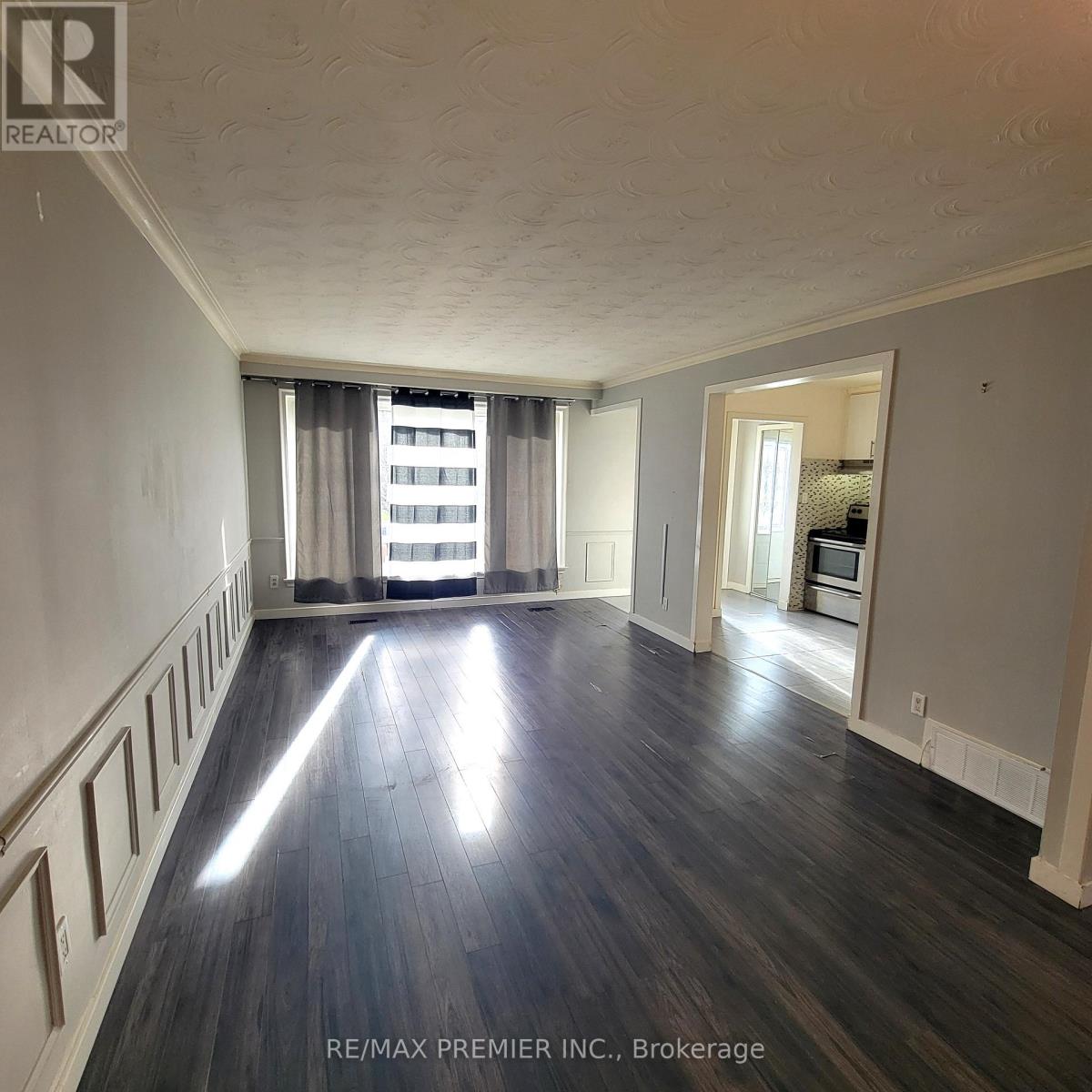 20 Heavitree Drive, Toronto (Downsview-Roding-Cfb), Ontario  M3L 1K6 - Photo 5 - W12583738