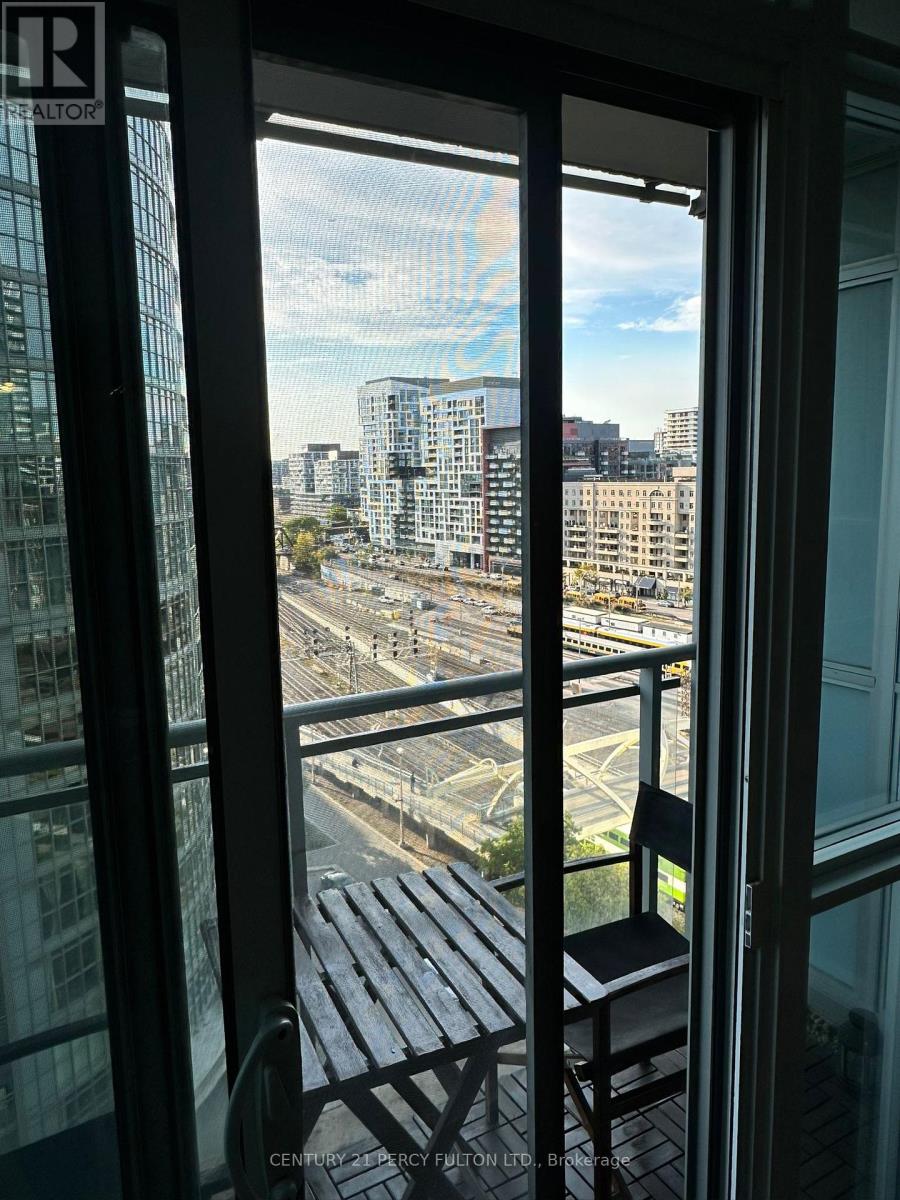 1211 - 15 Iceboat Terrace, Toronto, Ontario  M5V 4A5 - Photo 4 - C12583808