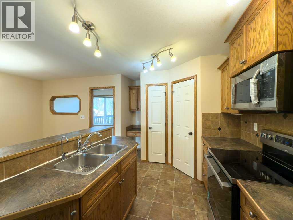 4412 58 Street Close, Rocky Mountain House, Alberta  T4T 0A4 - Photo 11 - A2264203
