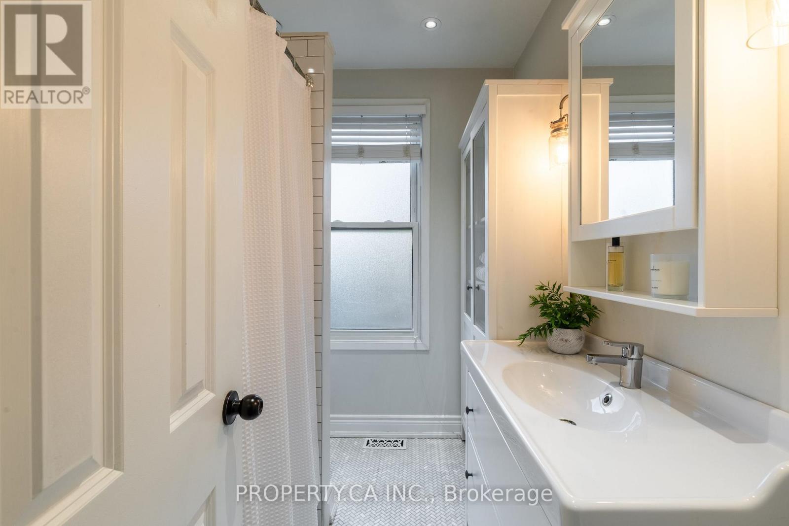 142 Galt Avenue, Toronto, Ontario  M4M 2Z3 - Photo 23 - E12583814