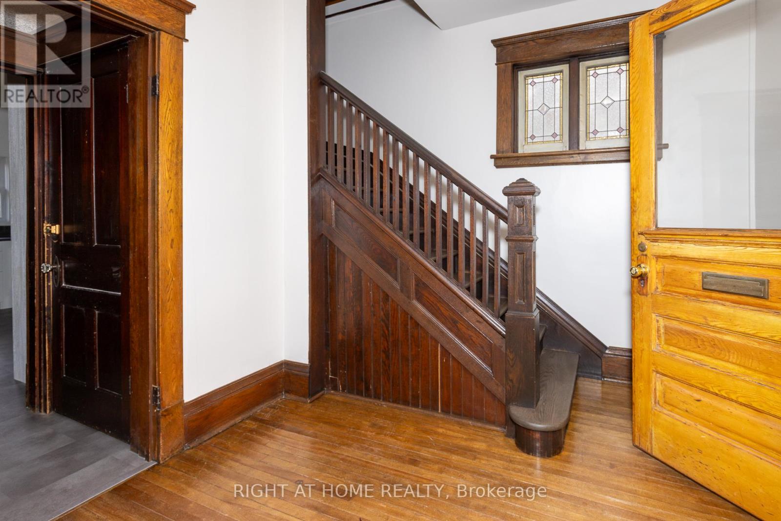 UPPER - 333 MILLARD AVENUE, Newmarket, Ontario