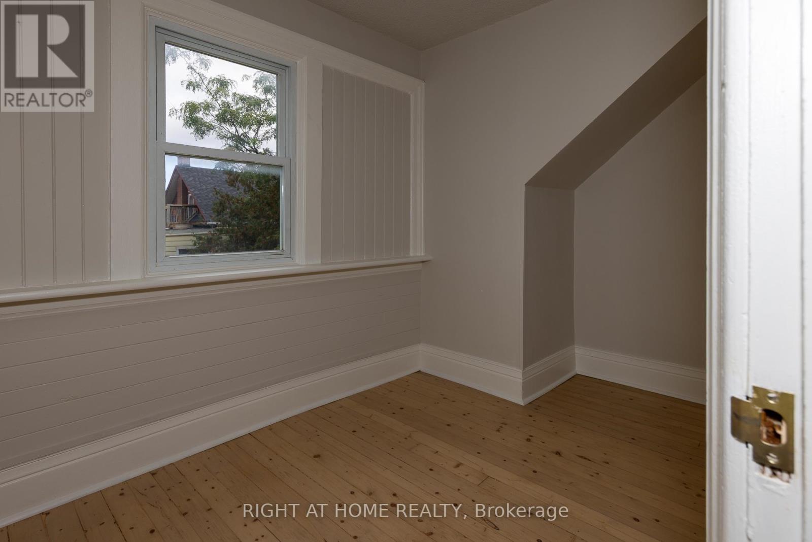 Upper - 333 Millard Avenue, Newmarket, Ontario  L3Y 1Z5 - Photo 11 - N12583784